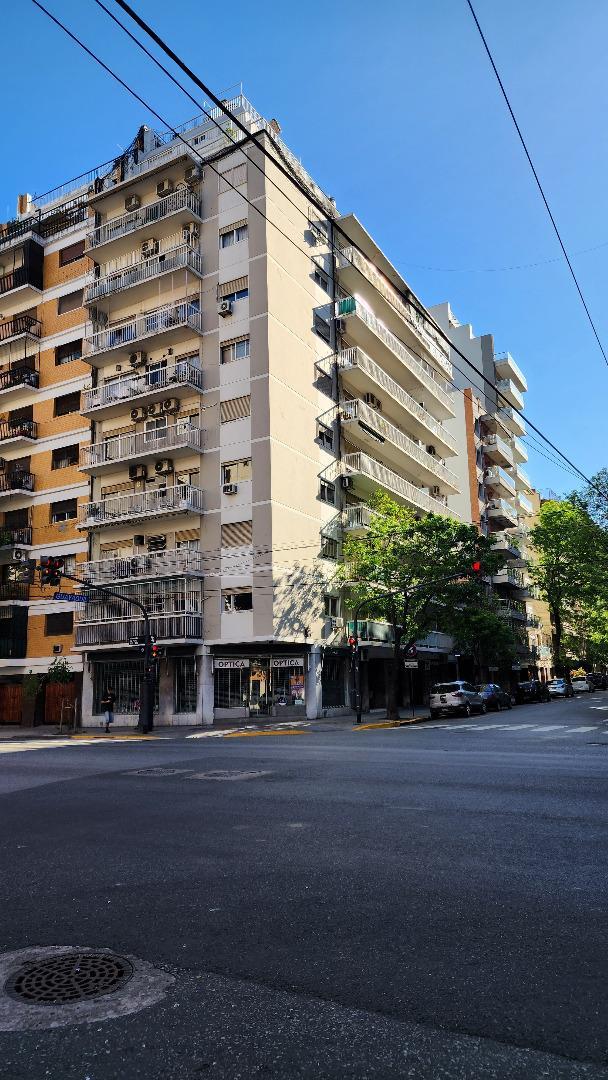 Hermoso 3 ambientes al frente con comedor diario y balcón