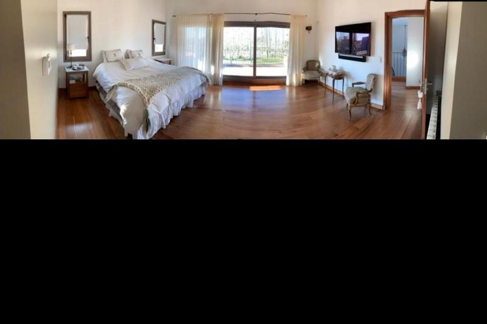 Casa en Venta con 5 cocheras