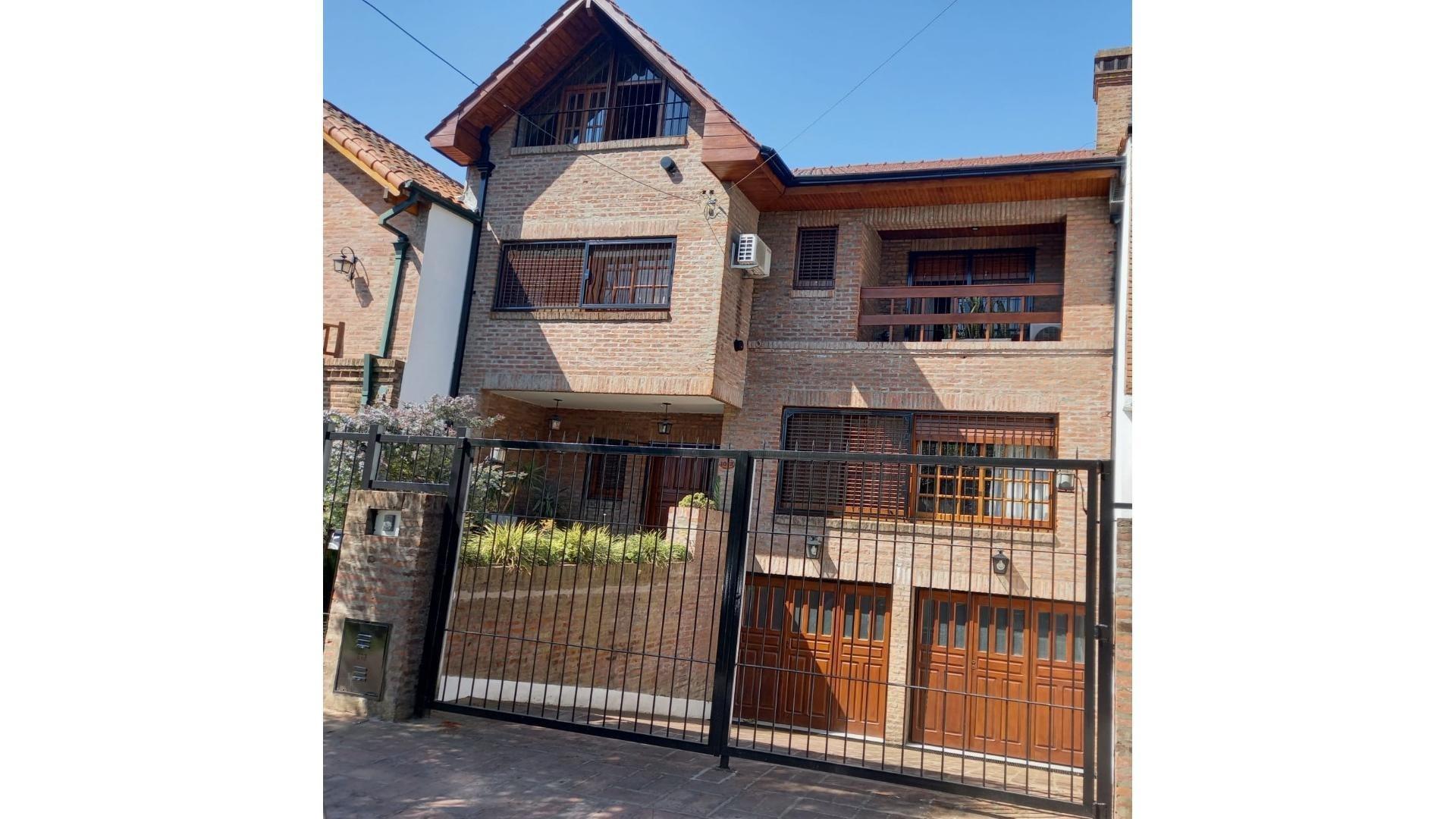 Casa en Alquiler con 4 cocheras