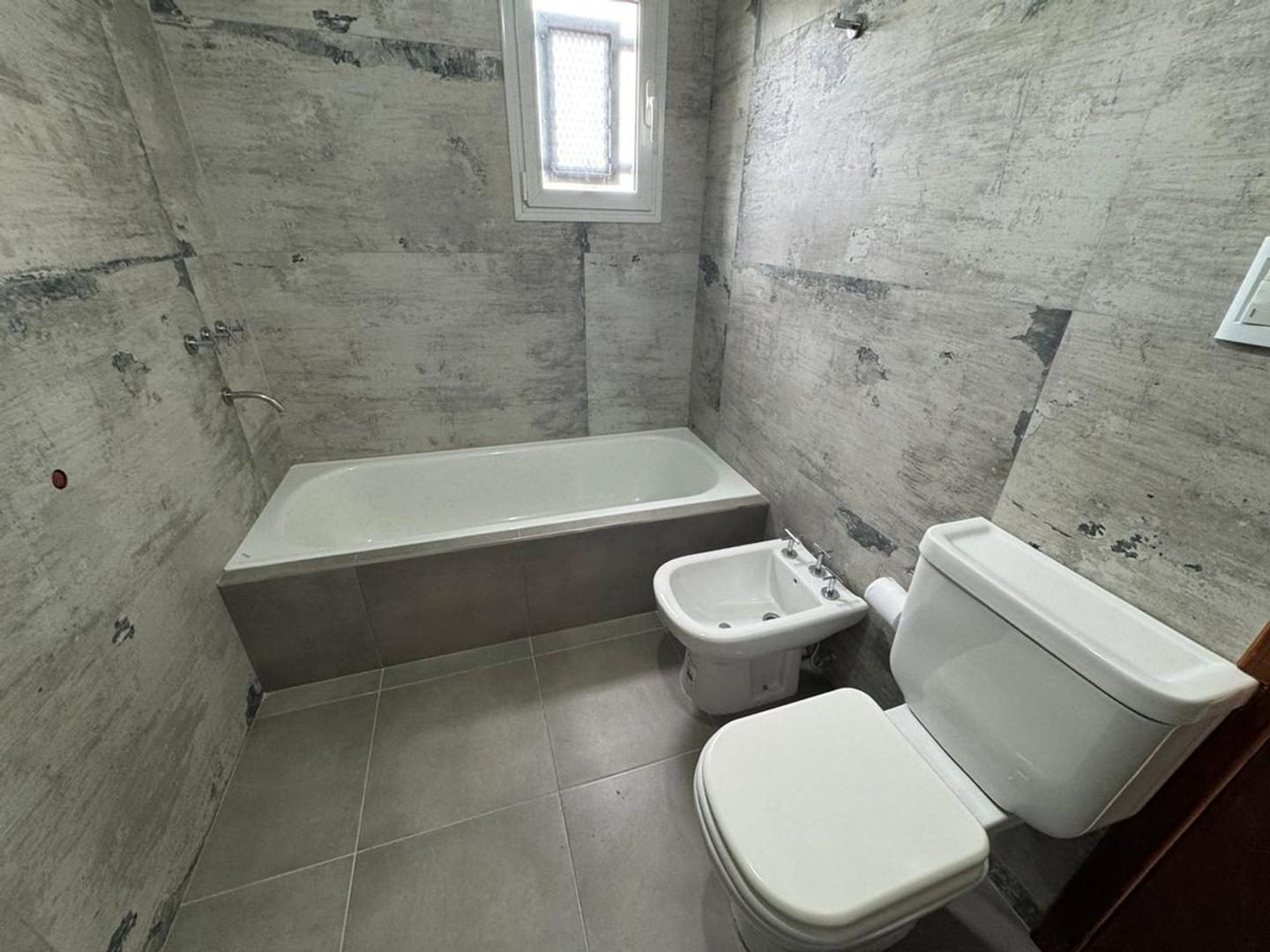 Casa 4 ambientes con 2 baños