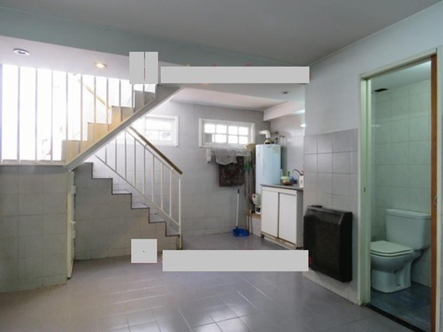 triplex de tres dormitorios y cochera 3 autos