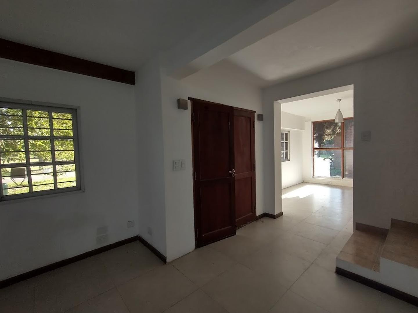 Casa 5 ambientes con 4 baños