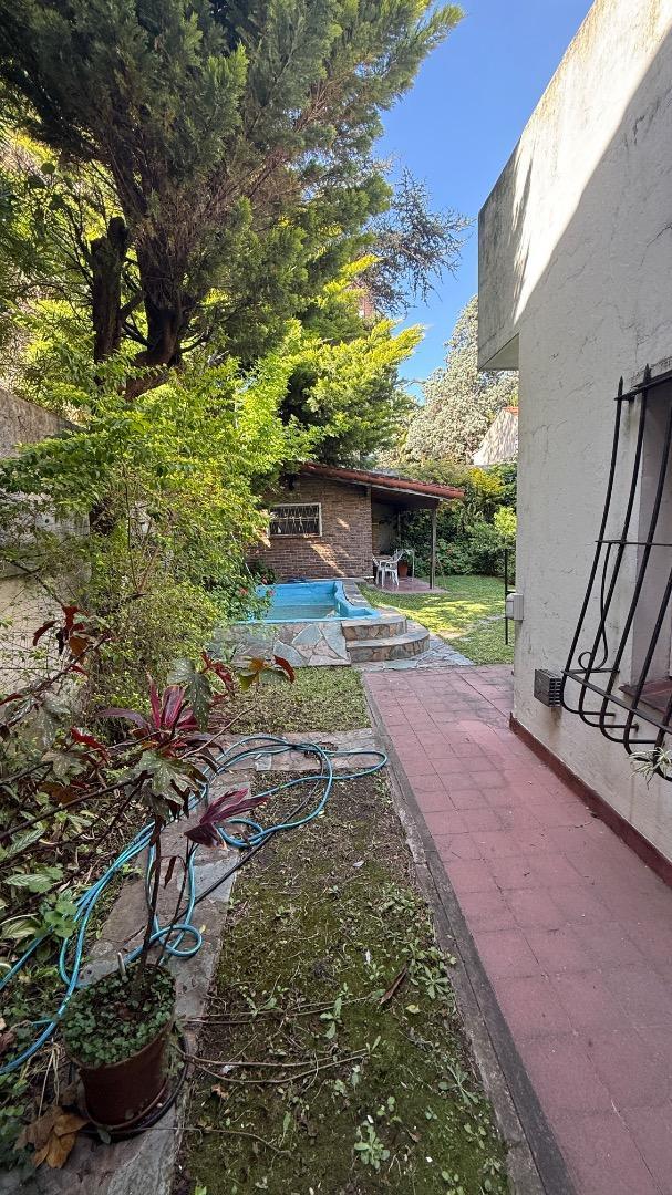 Casa 6 ambientes con 2 baños