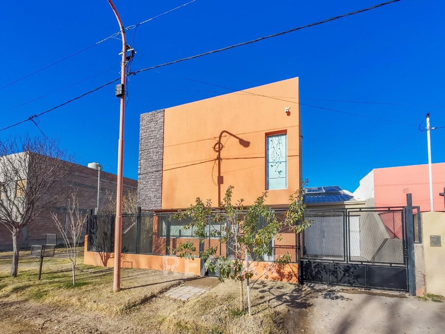 Casa 7 ambientes con 2 baños