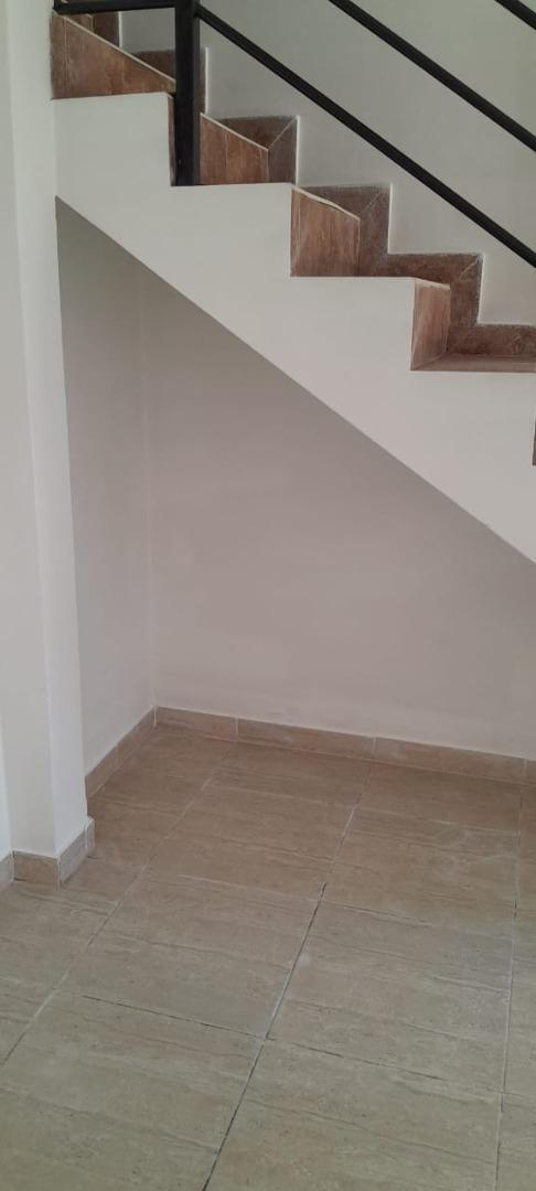 Depto Tipo Casa en Alquiler con 1 cocheras