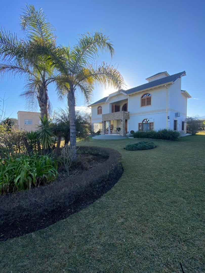 Exc.casa 4 dorm c/gge/qcho/adasor/jardin calle Orán Tipal
