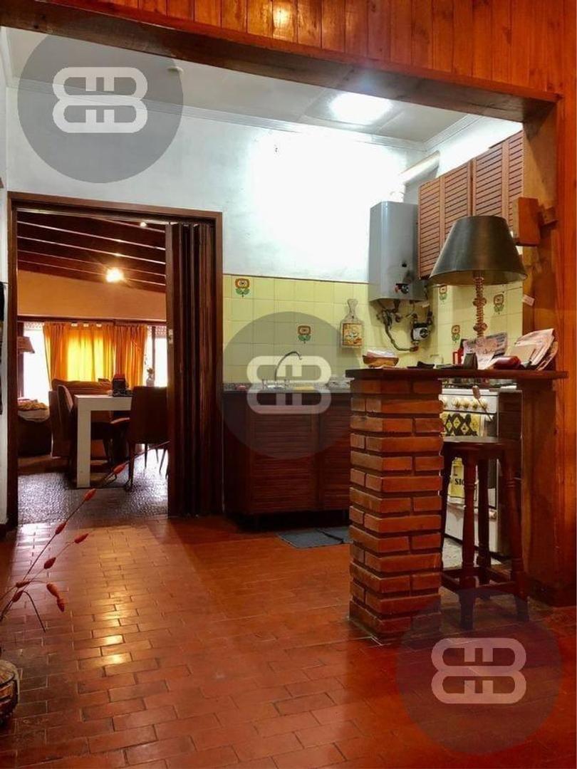 Casa 3 ambientes con 2 baños