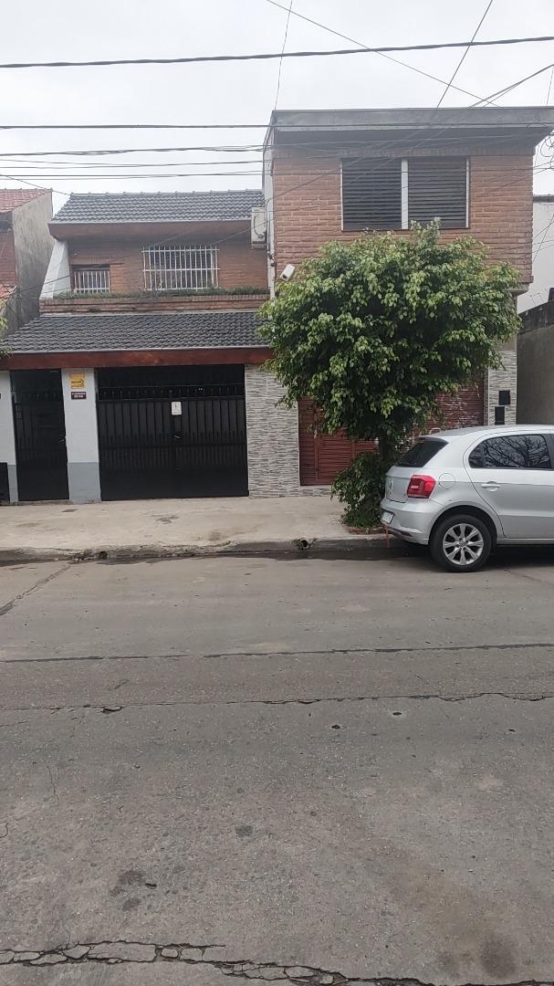 PH AL FRENTE 4 AMBIENTES Y COCHERA