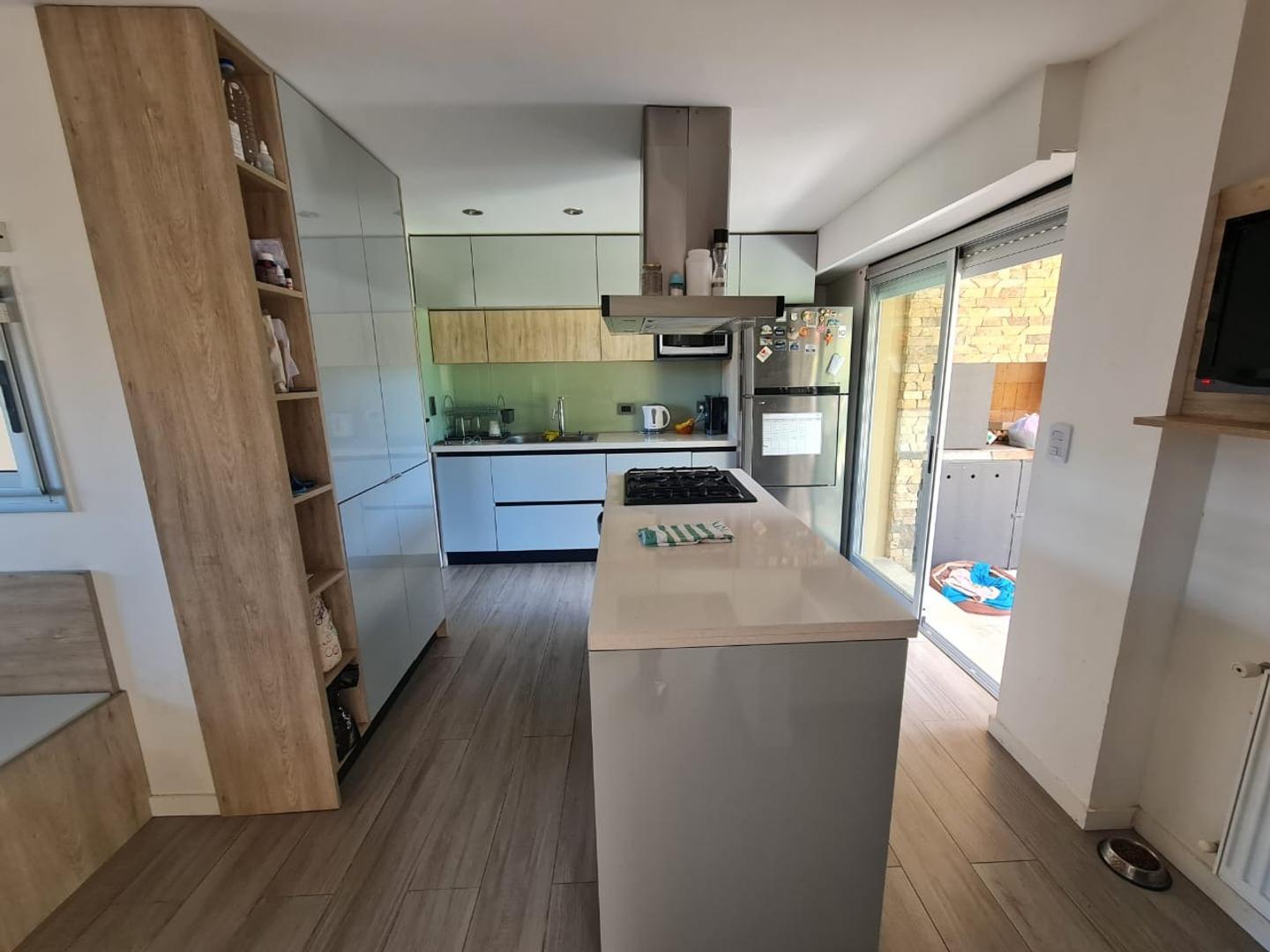 Casa 4 ambientes con 2 baños