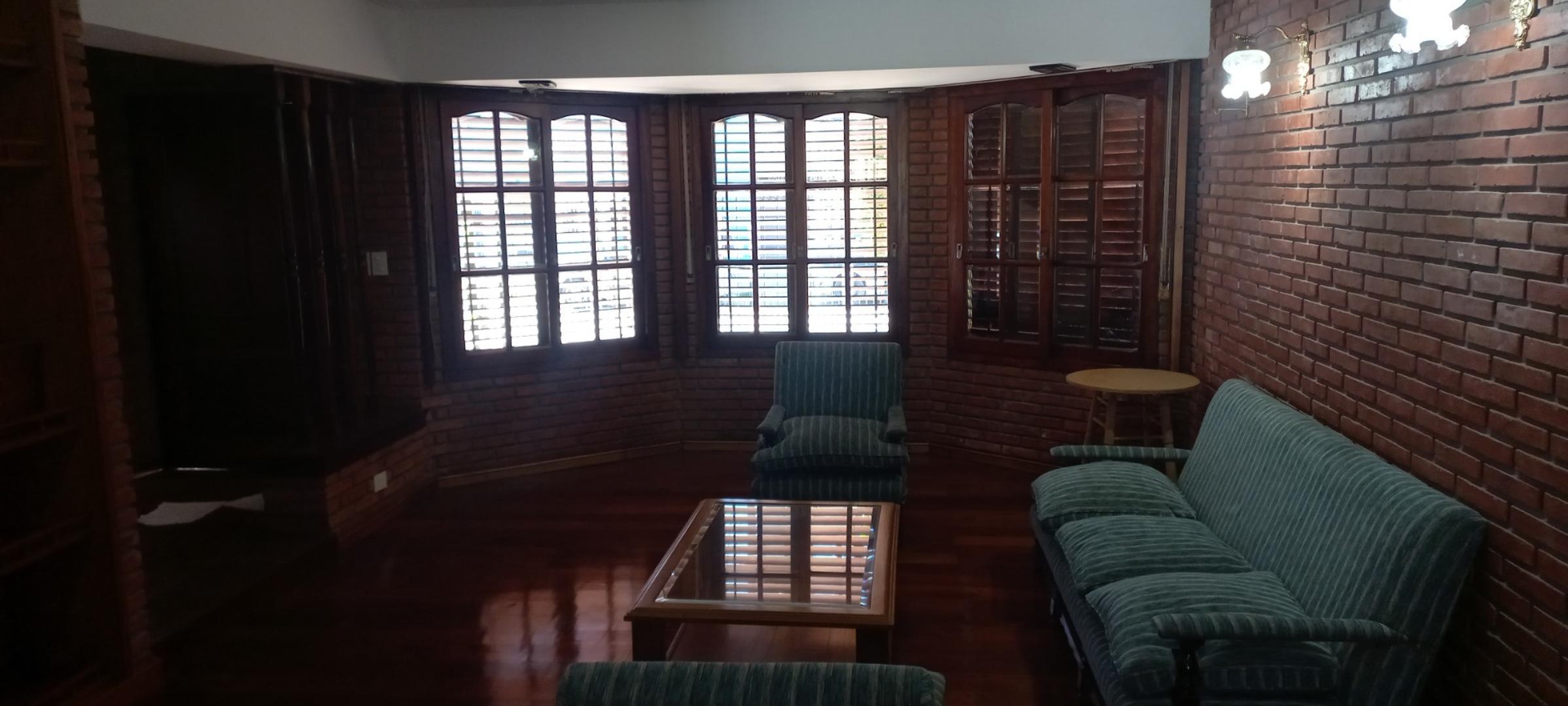 Casa 5 ambientes con 3 baños