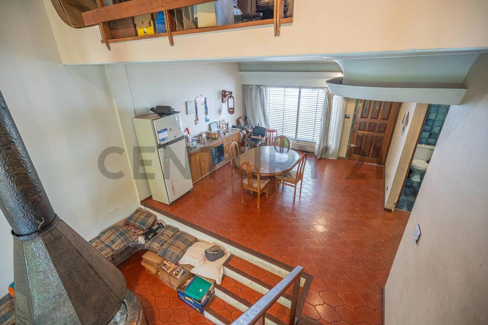 VENDE Amplia Residencia de 4 Ambientes con Gran Jardín en Villa Santa Rita