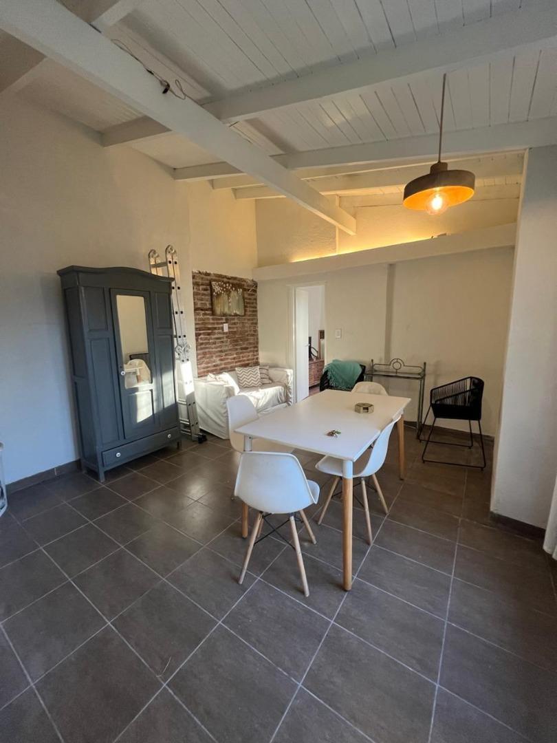 Casa 2 ambientes con 2 baños