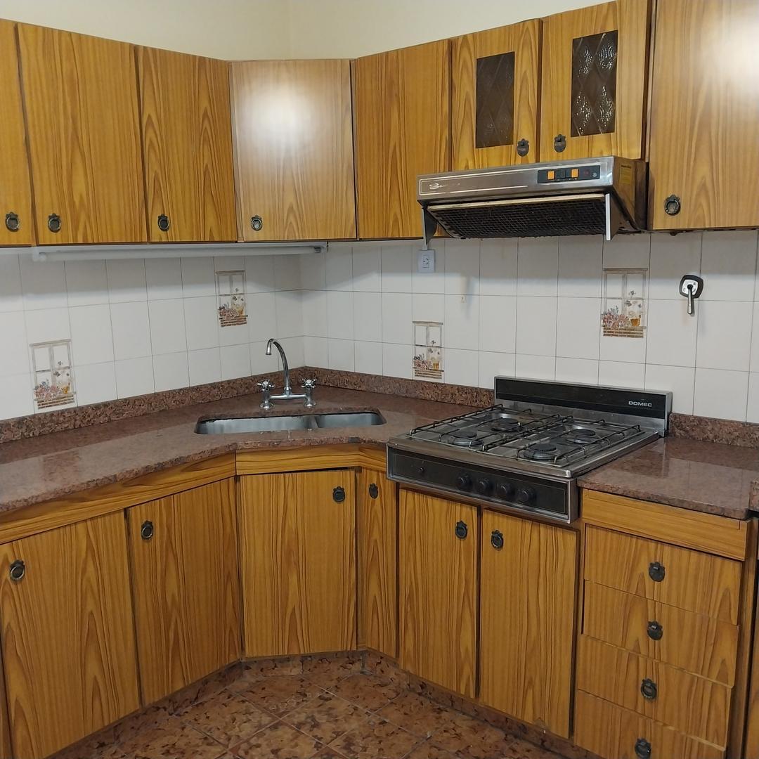 Ph tipo casa de tres ambientes en alquiler en Haedo Sur