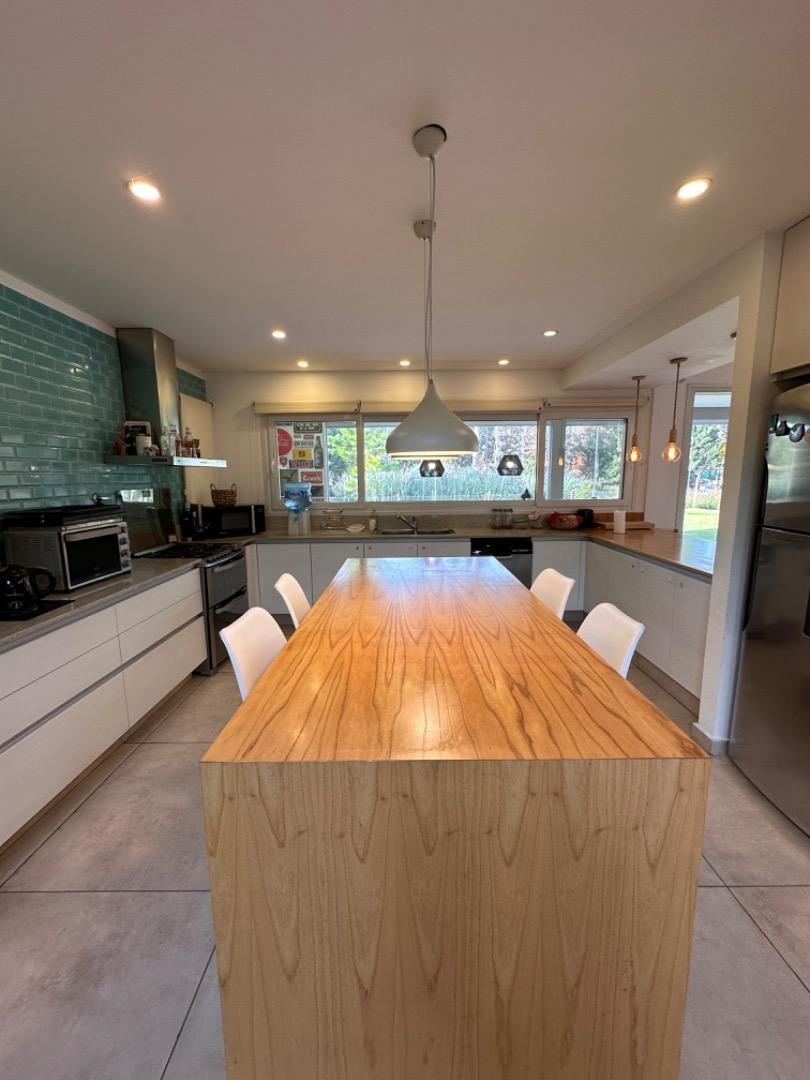 Casa en Venta con 6 cocheras