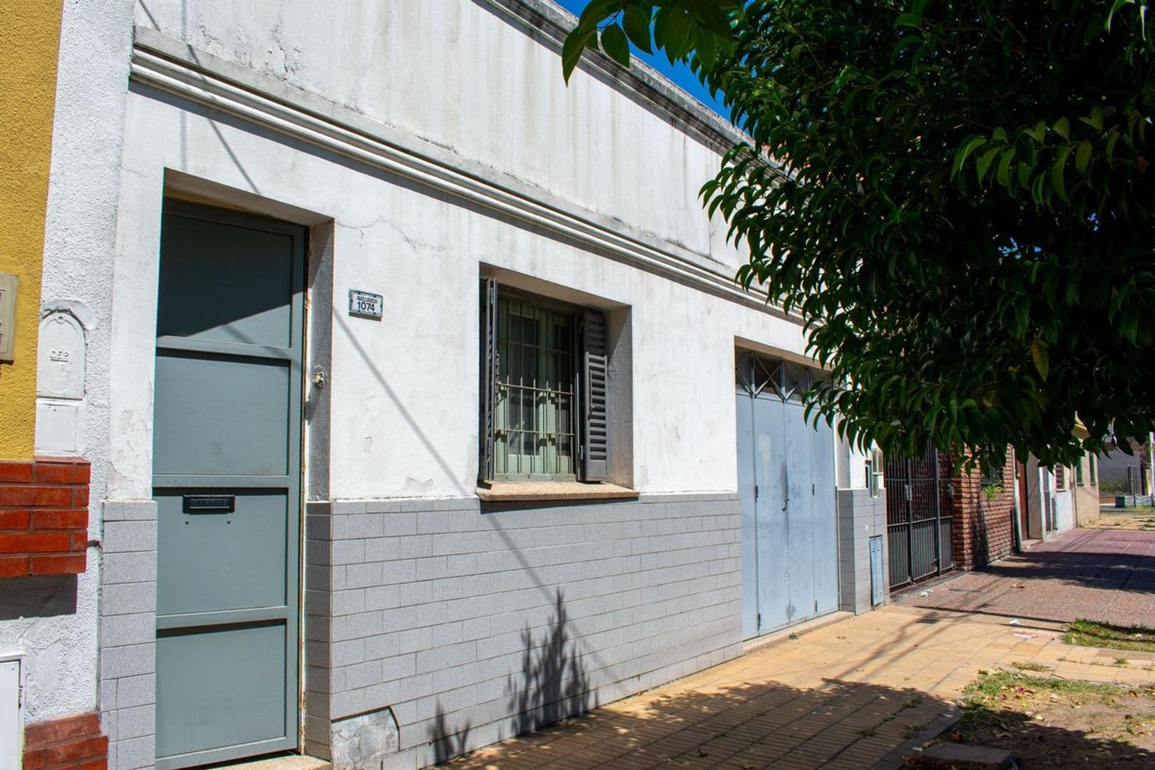 VENTA CASA BERNAL OESTE AMPLIO LOTE QUILMES