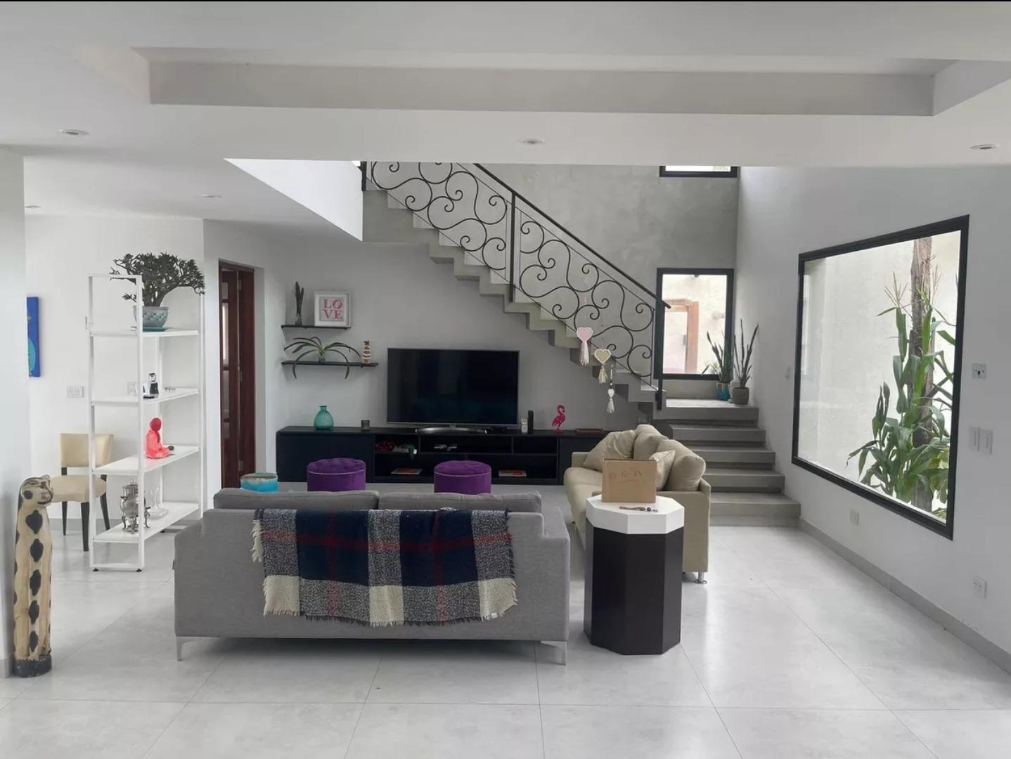 EXCELENTE CASA EN LAGOON