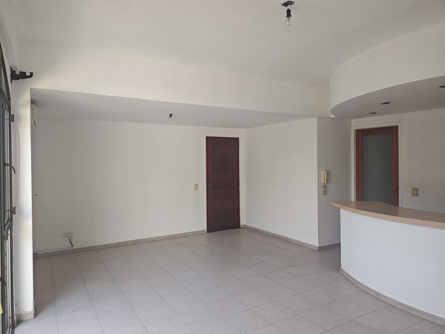 Departamento amplio con cochera