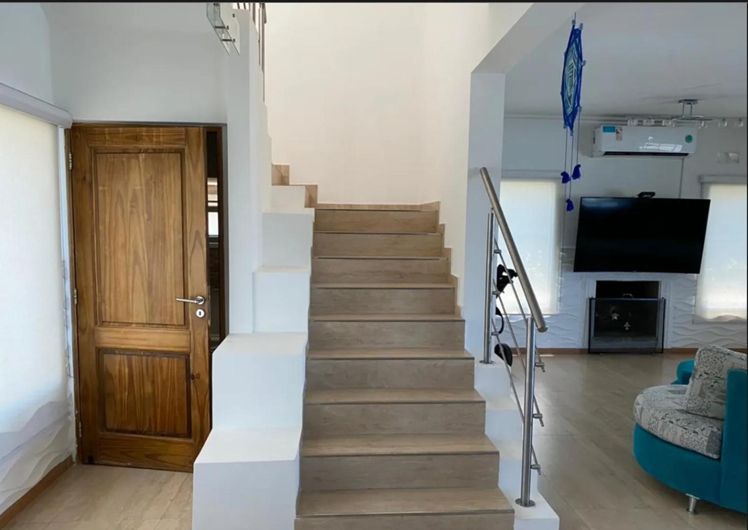 Casa 5 ambientes con 4 baños