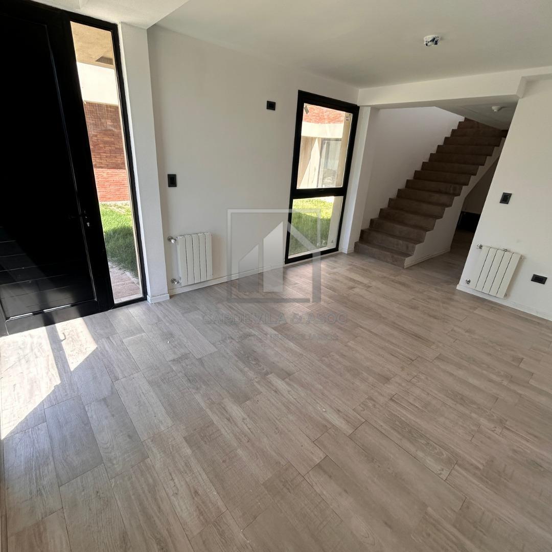 Casa 4 ambientes con 3 baños