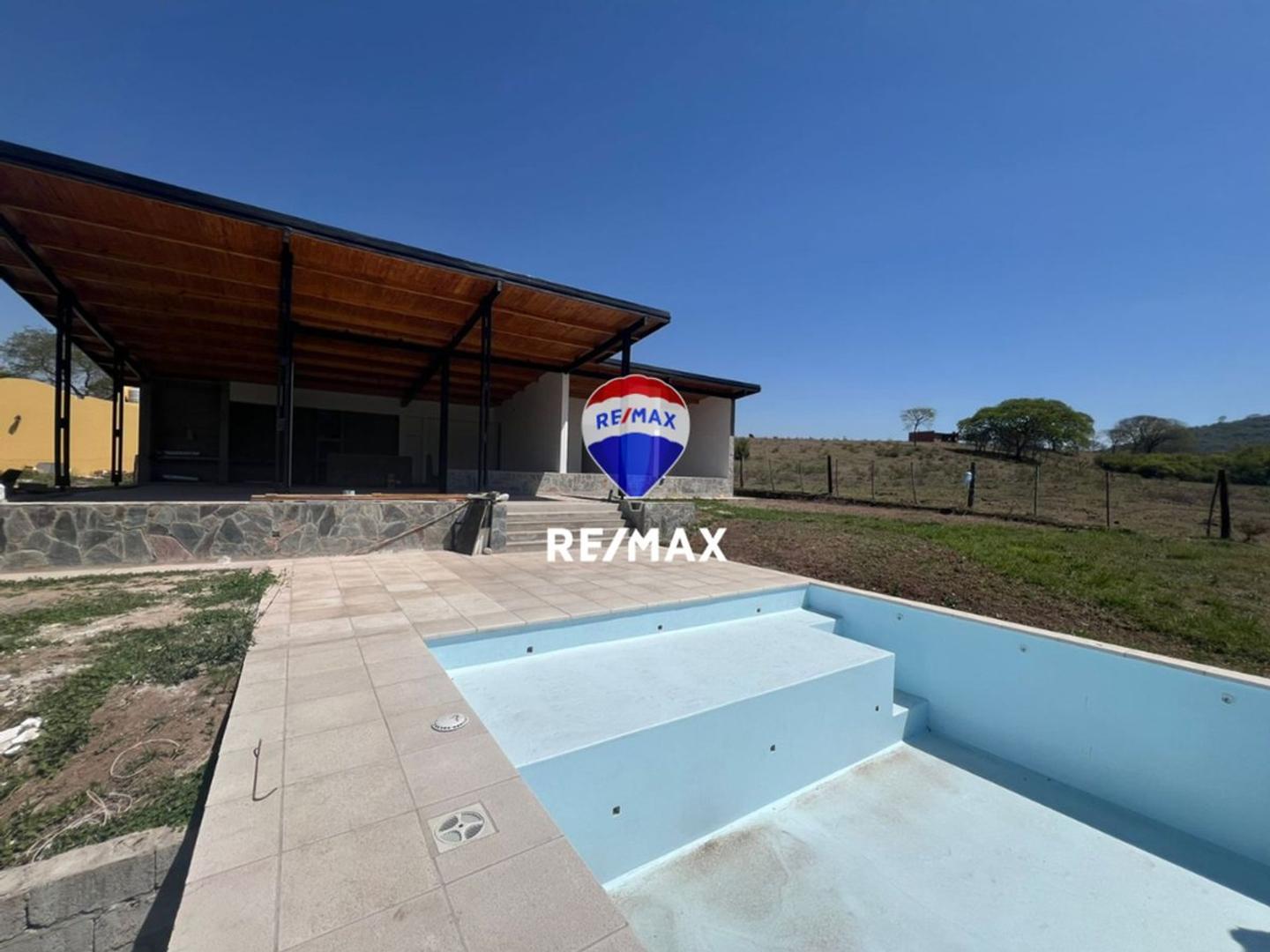 EN VENTA CASA A ESTRENAR CON PILE EN LA CALDERILLA