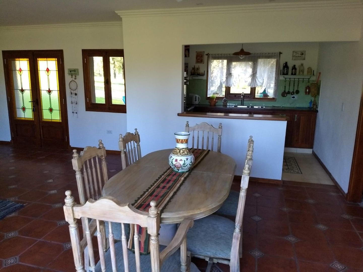 Casa 4 ambientes con 2 baños