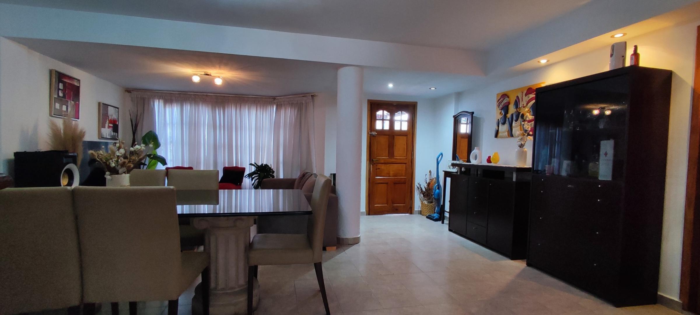 CASA 5 ambientes, cochera para 3 autos, patio - QUILMES