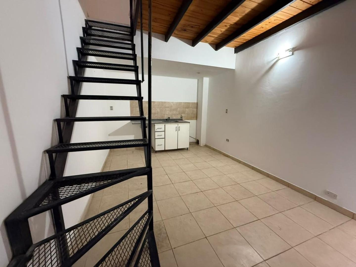 Depto Tipo Casa en Alquiler en Lanús Oeste, $ 420.000