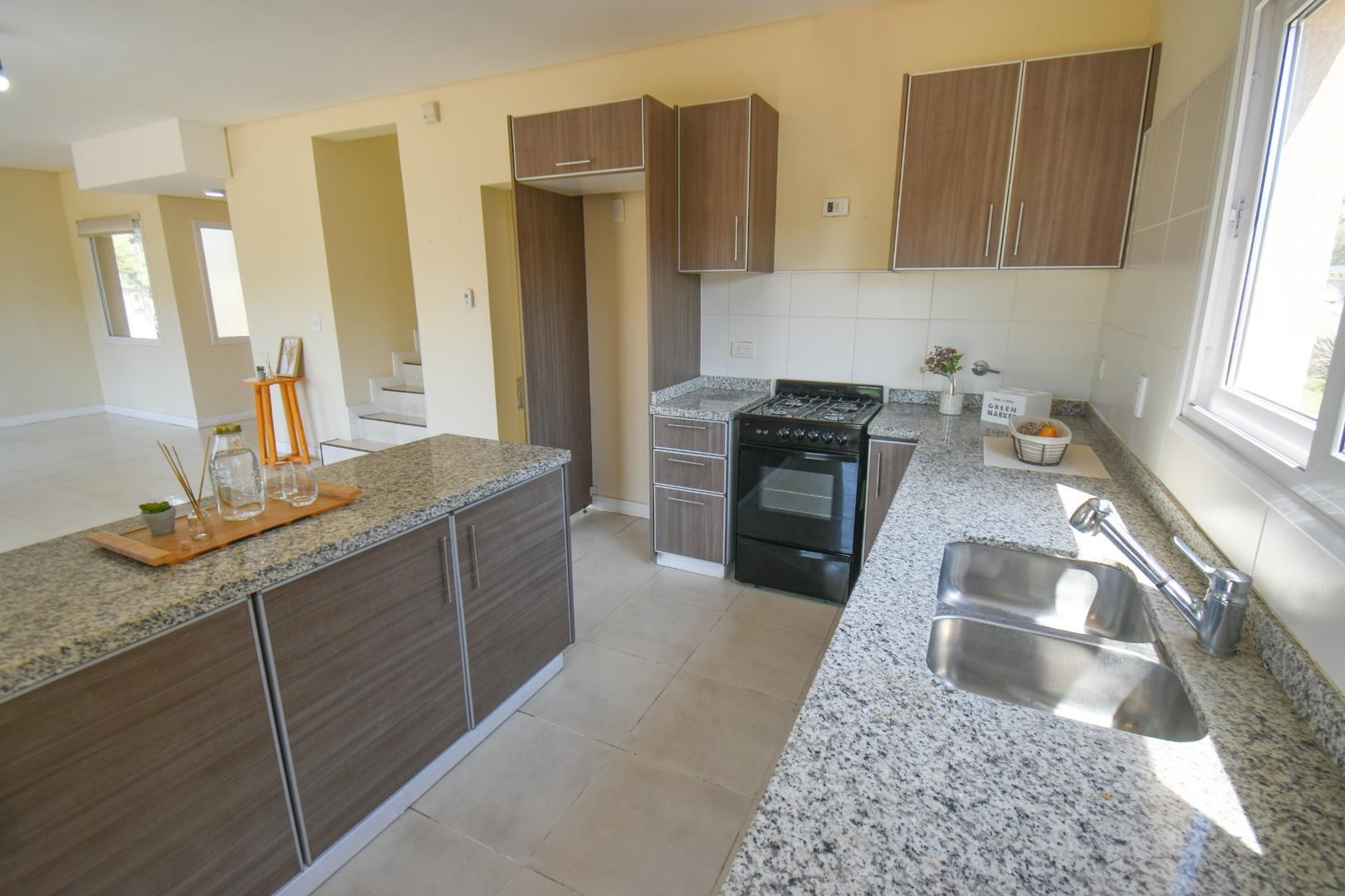 Casa en Venta con 3 cocheras