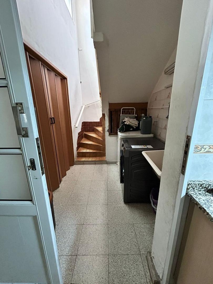 Casa 6 ambientes con 2 baños