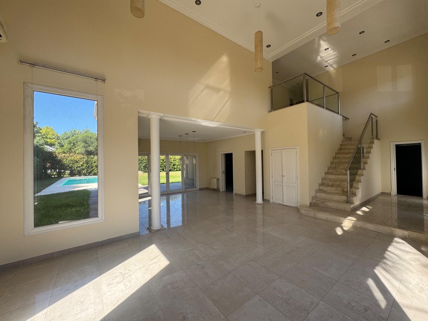 Casa 4 ambientes con 4 baños