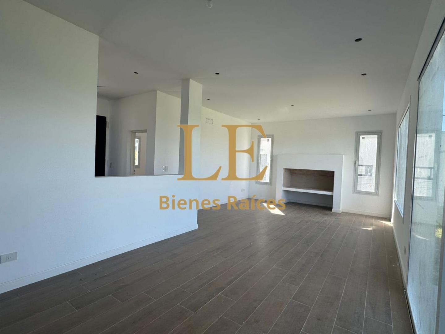 Casa 5 ambientes con 3 baños