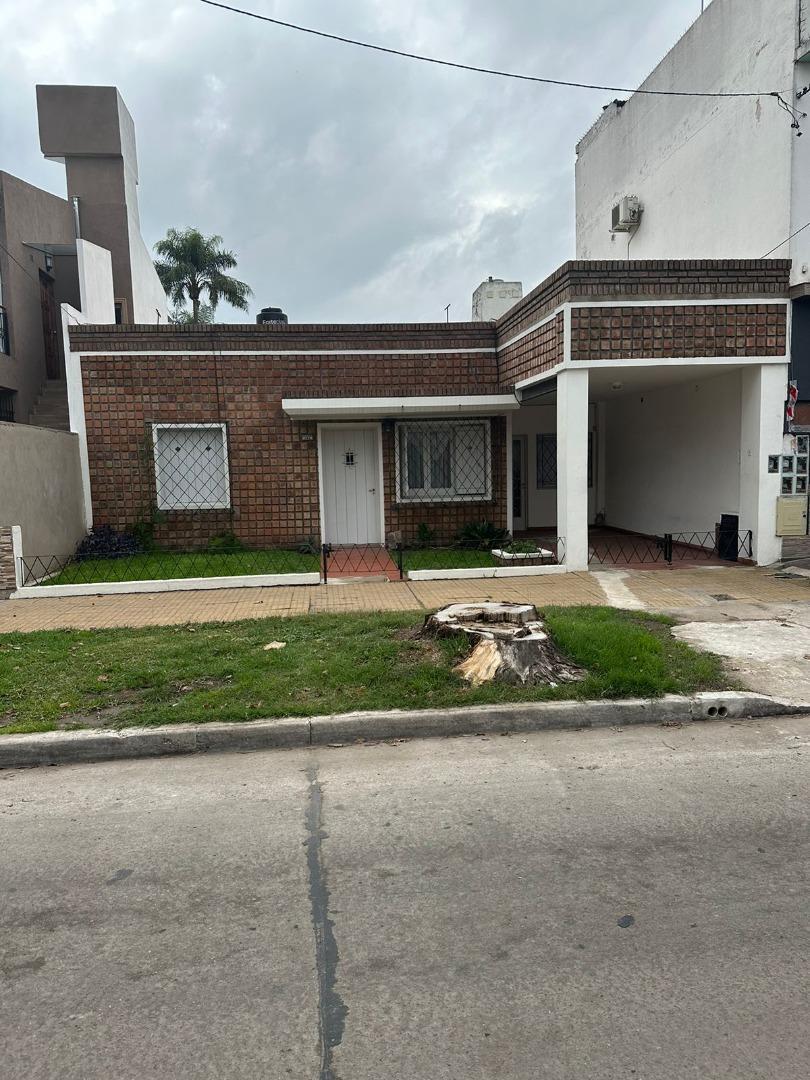 VENTA CASA MERLO 3 DORMITORIOS