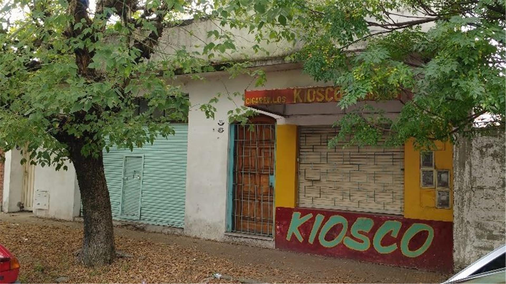 Casa a reciclar mas dos locales, o lote 10 x 30 en Moron sur