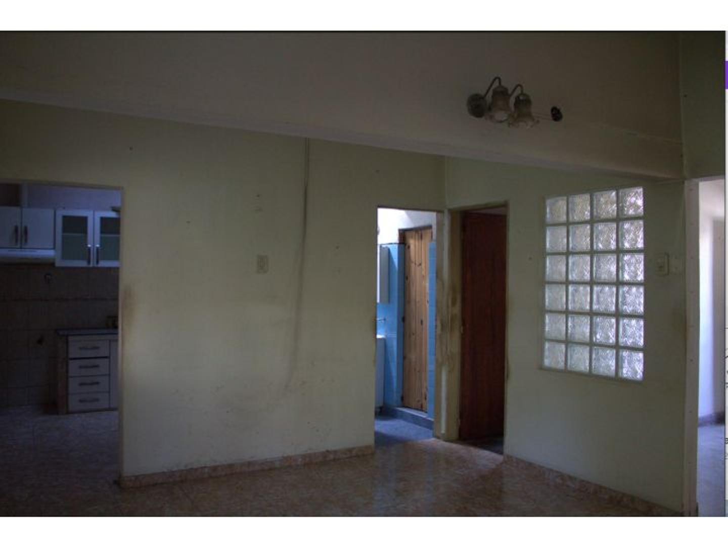 Casa 2 ambientes con 1 baño