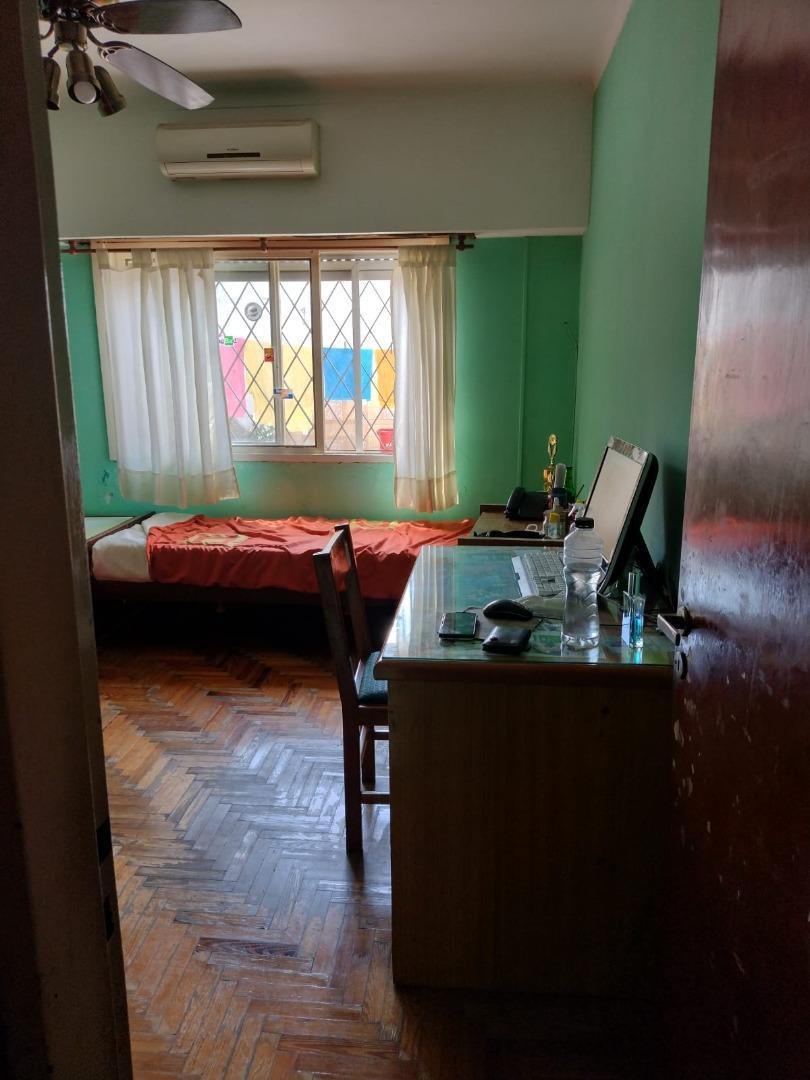 CASA 3 AMBIENTES CON COCHERA