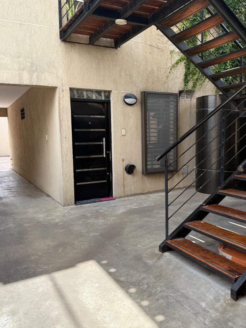 Corrientes 200, Piso PB