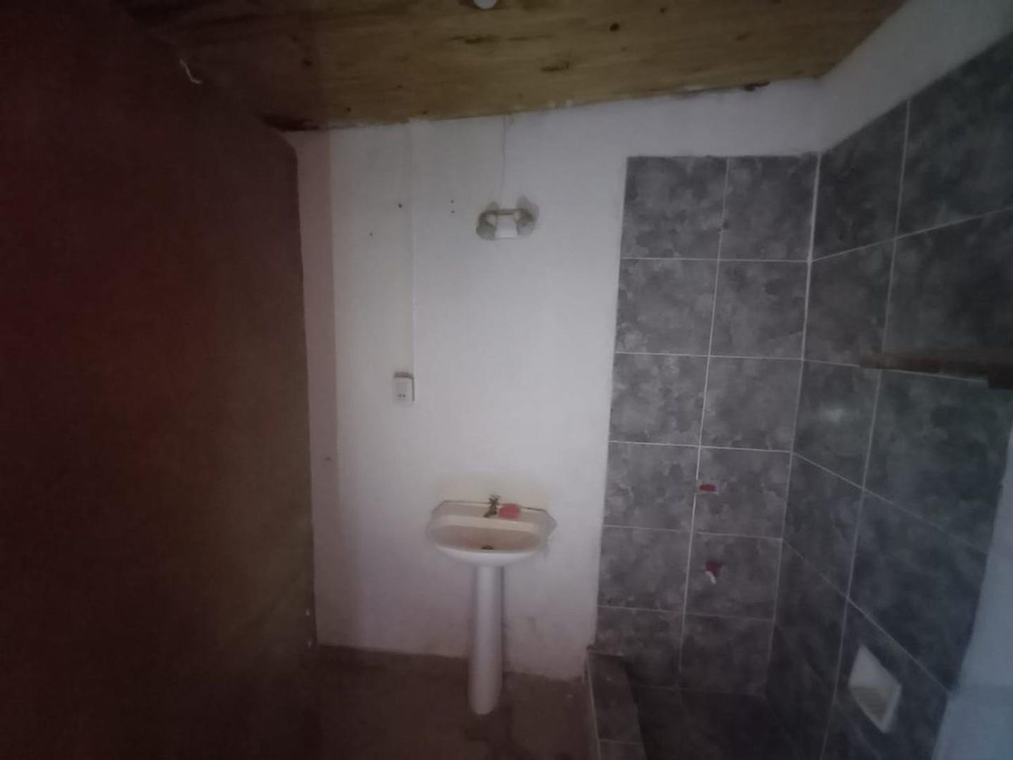 Casa 2 ambientes con 1 baño