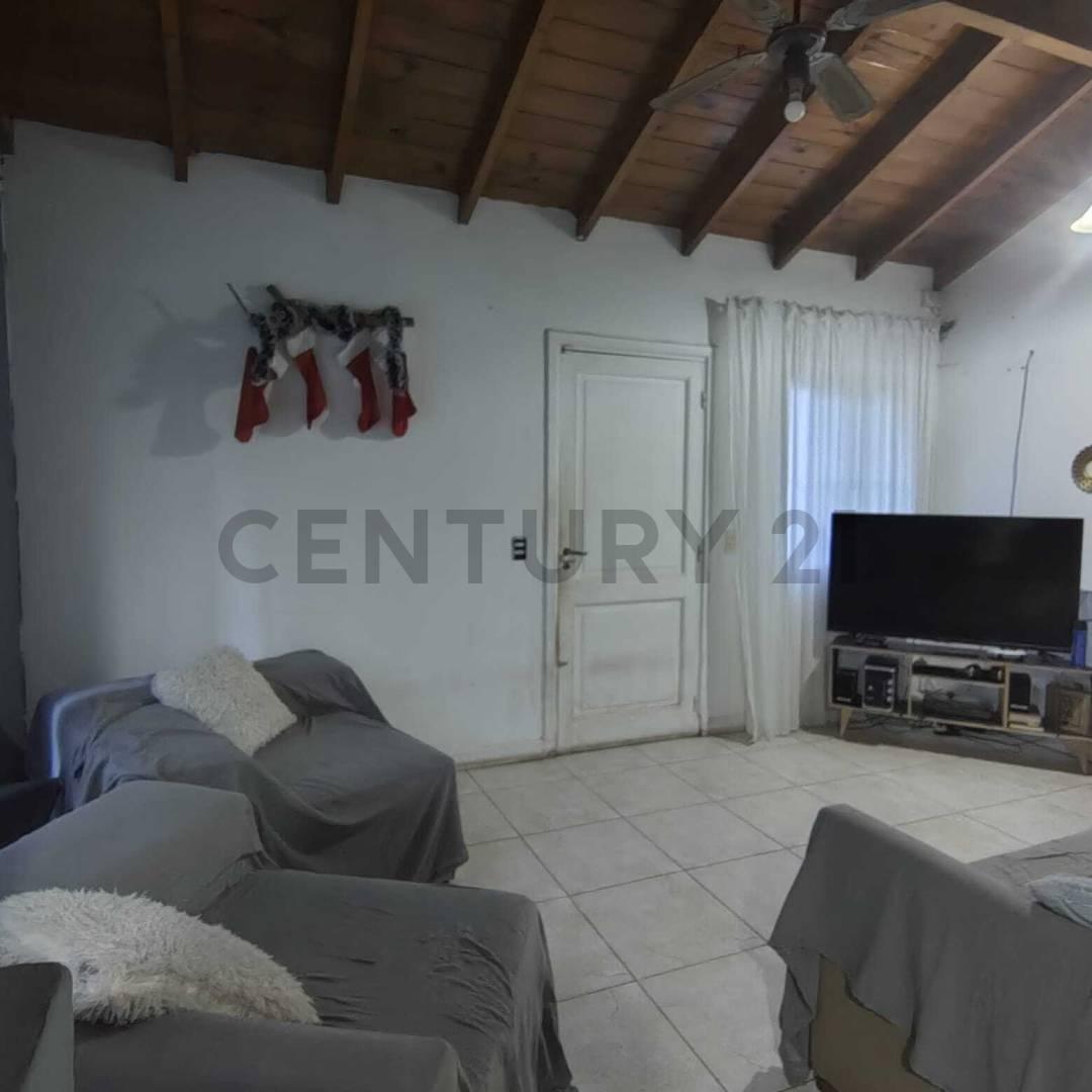 Venta de casa 3 ambientes, con parque en Villa Alpina, Pilar