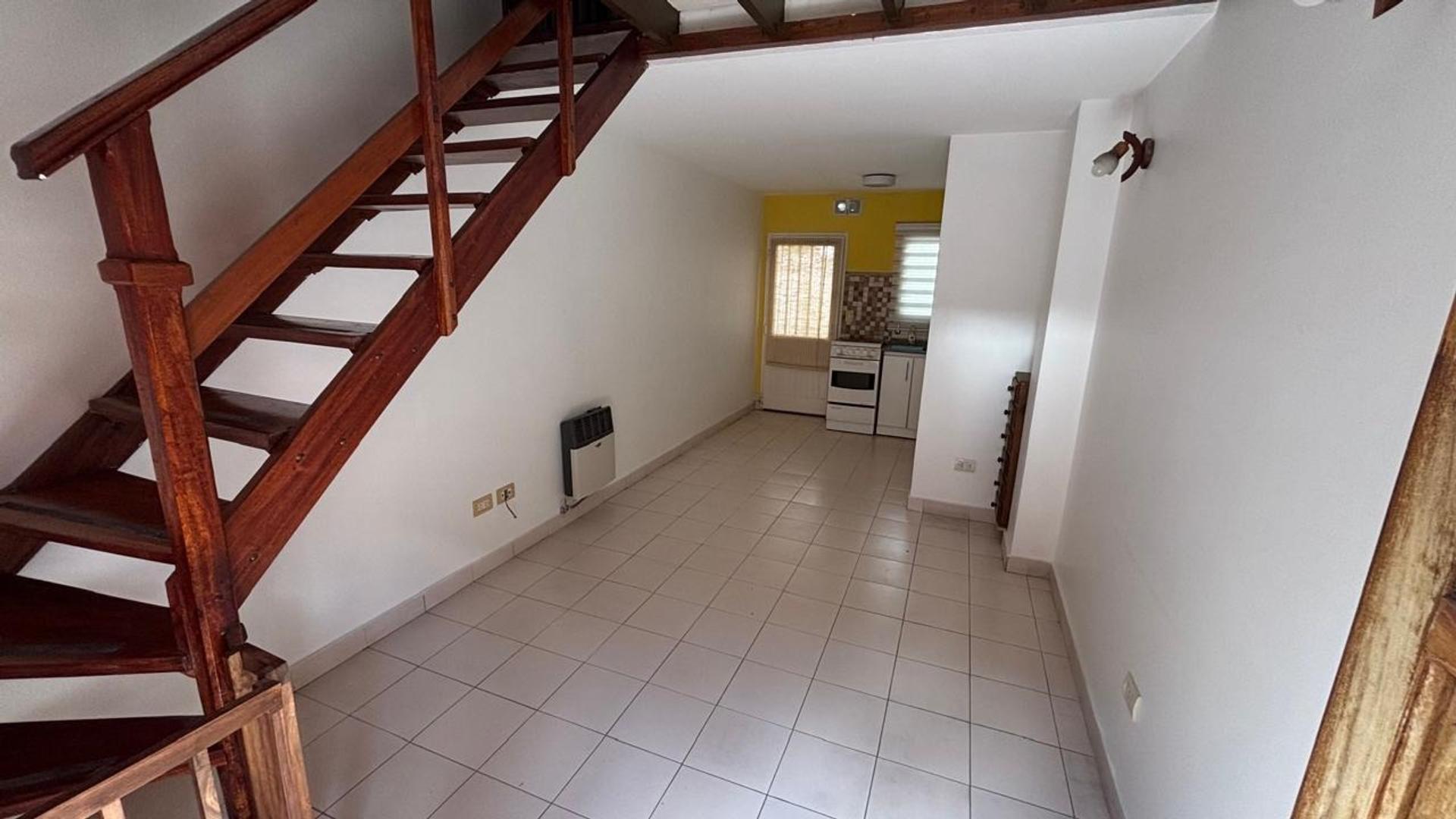 Casa 2 ambientes con 1 baño