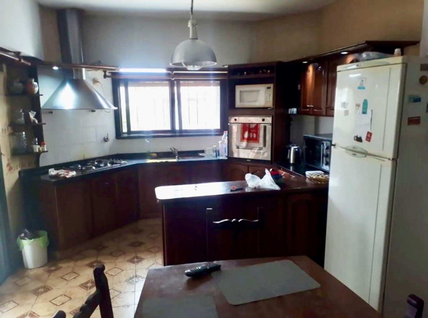 Casa 5 ambientes con 4 baños