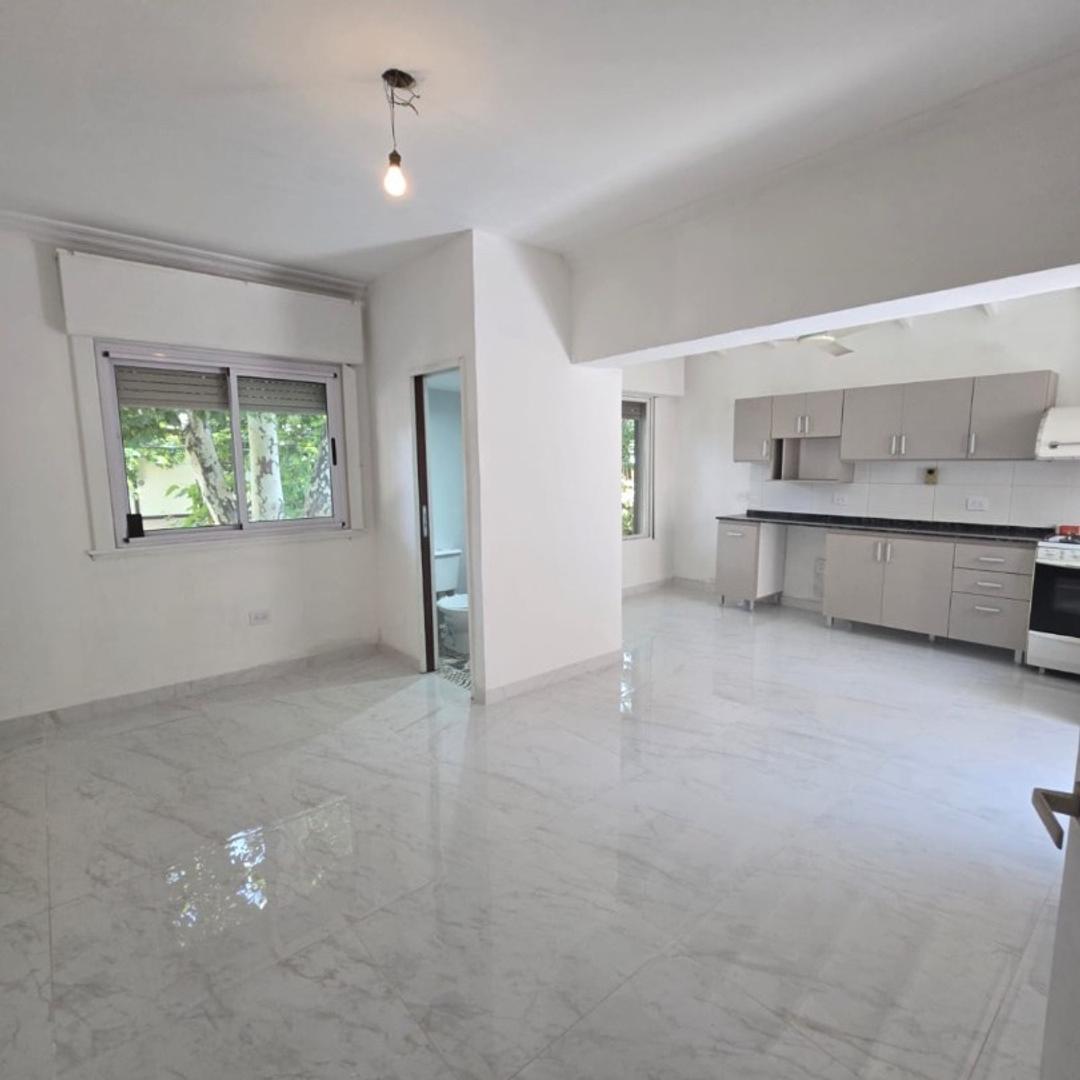 PH en alquiler de 4 ambientes en Martinez