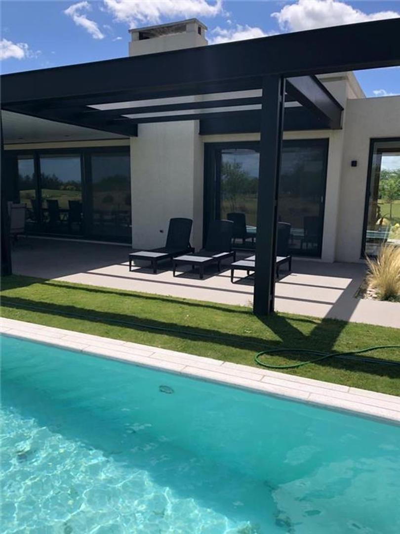Casa en Venta en Bº Cº Everlinks Luján