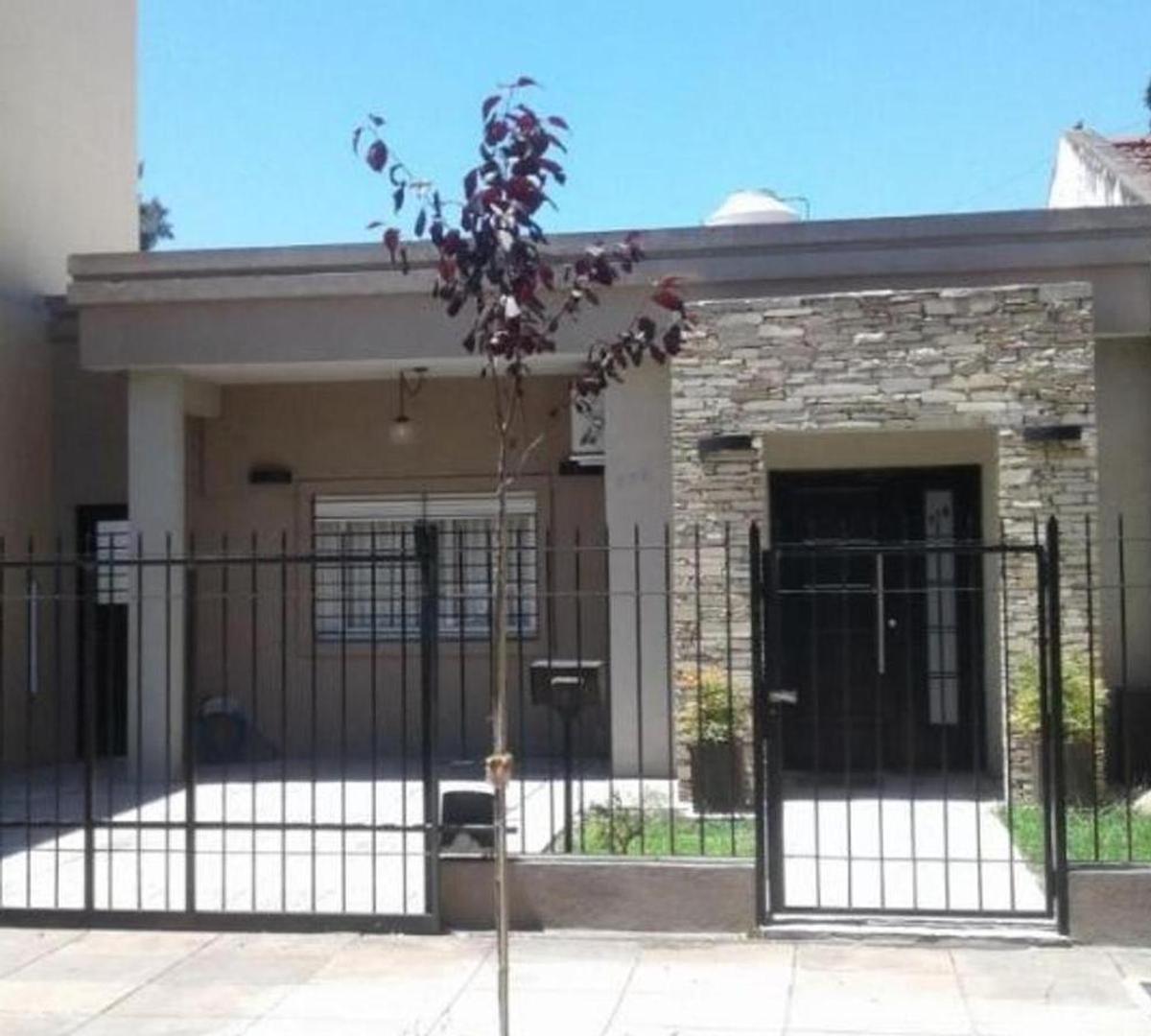 Casa 4 ambientes -  Ituzaingo