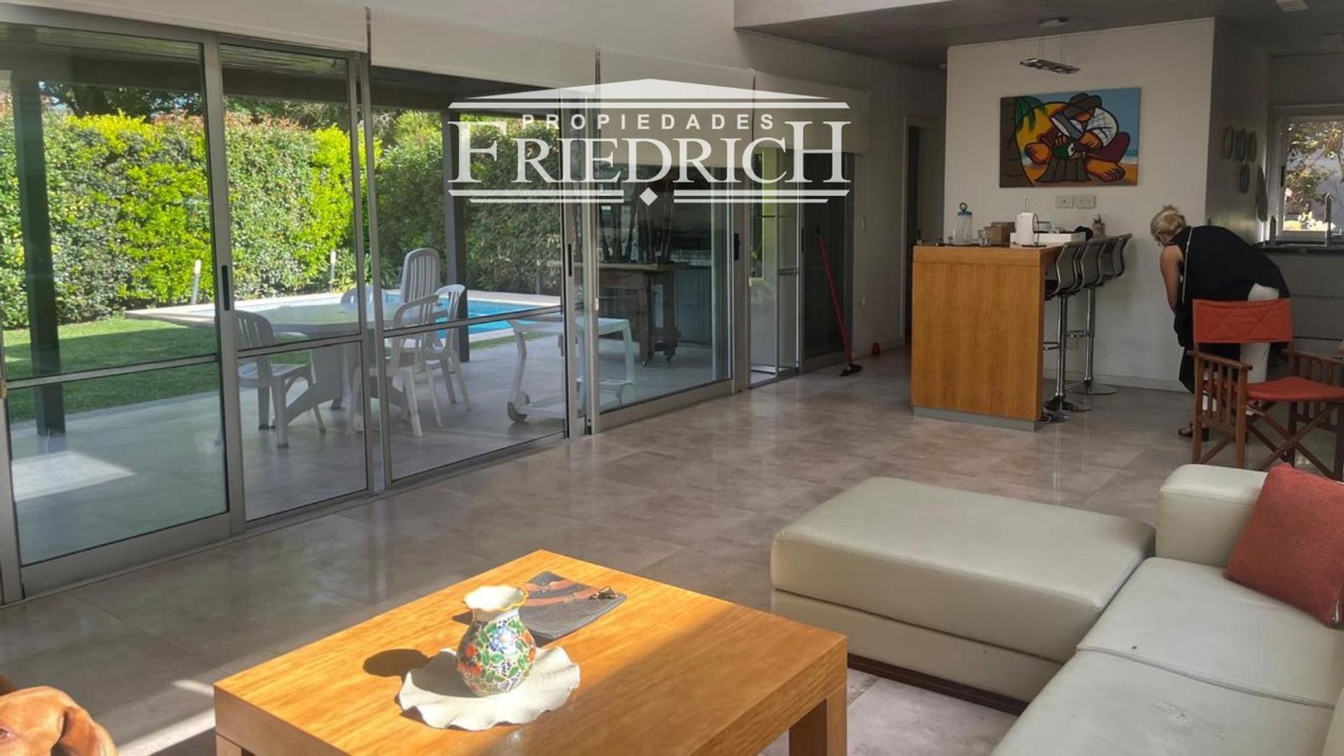 Casa en Alquiler con 5 cocheras