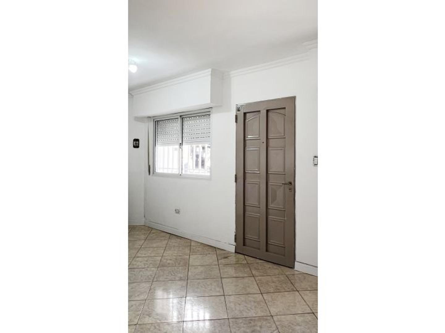 Oficina 5 ambientes con 1 baño