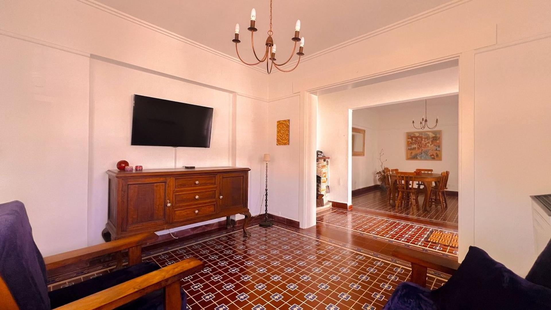 Depto Tipo Casa en Alquiler con 1 cocheras