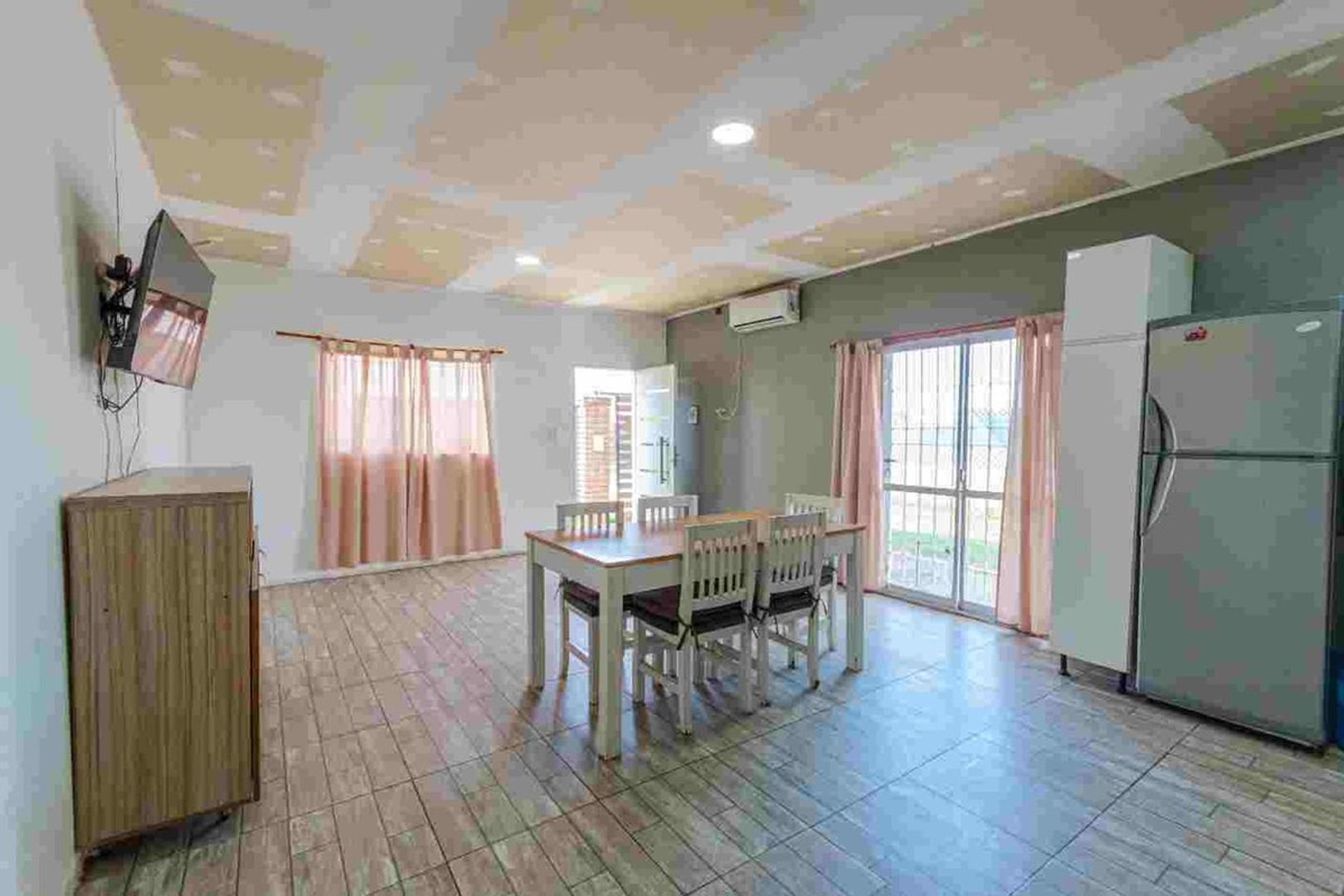 Venta casa 2 dormitorios con pileta La Pedrera