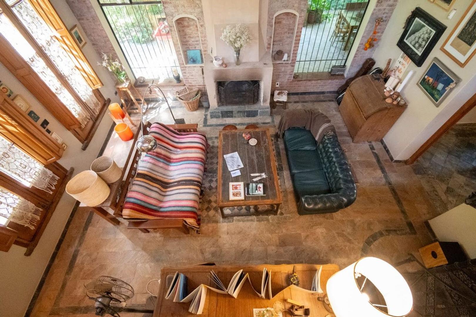 Casa 8 ambientes con 3 baños