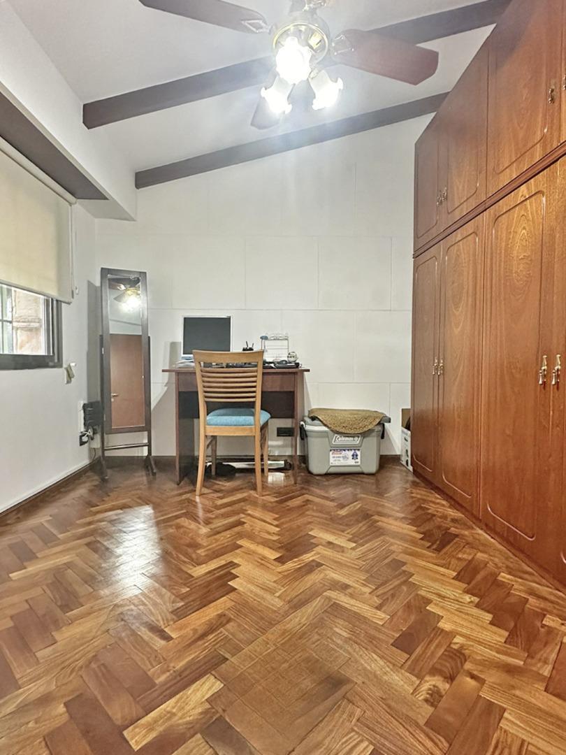 Casa en Venta con 4 cocheras