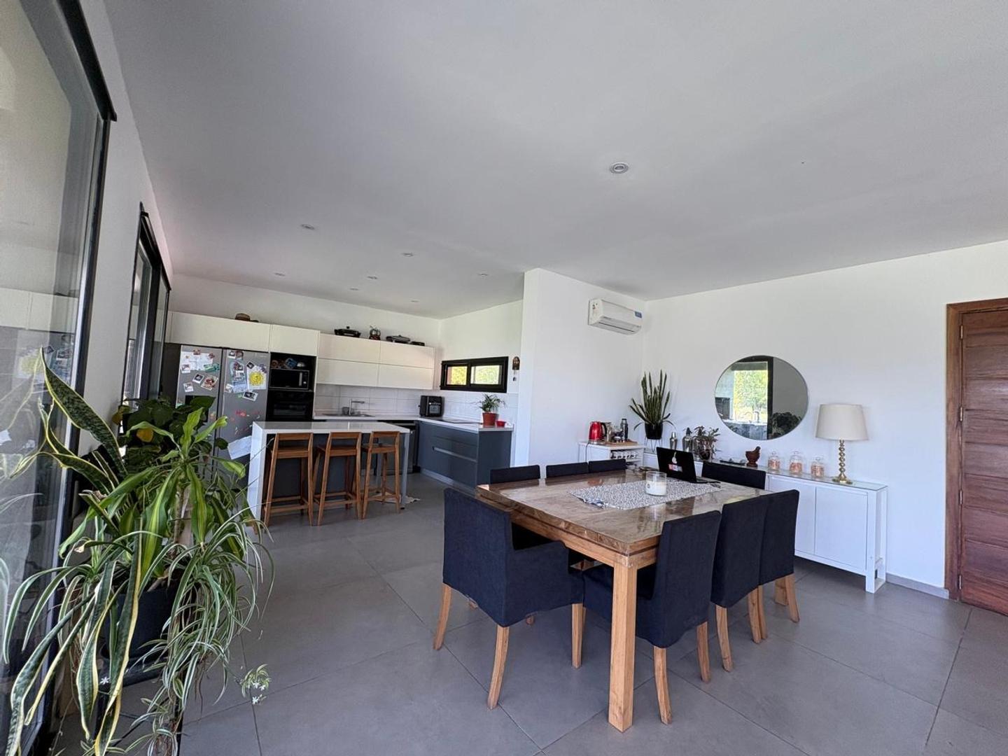 Casa 4 ambientes con 3 baños